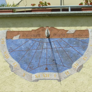 Meridiana, orologio solare affrescato. vertical sundial, frescoed