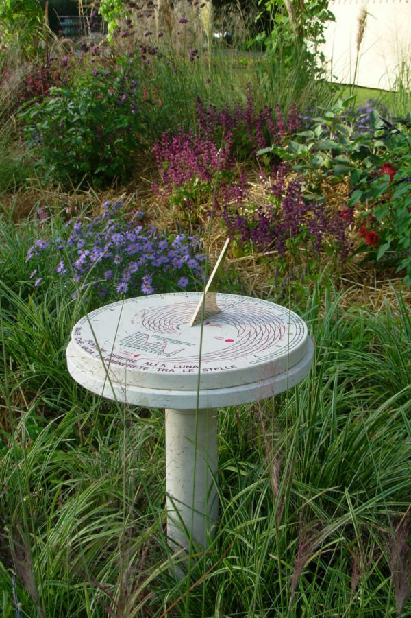 Meridiana da giardino, solare e lunare. Sundial for garden, solar and lunar