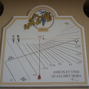 Meridiana italica con numerazione classica. Italic sundial with classic hourly number